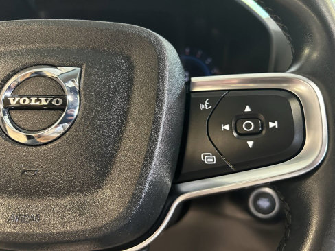 Used 2023 Volvo XC40 B5 Plus image 15