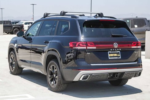 New 2025 Volkswagen Atlas Peak Edition SE image 8