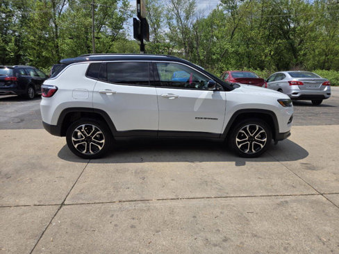 Used 2022 Jeep Compass Limited image 9