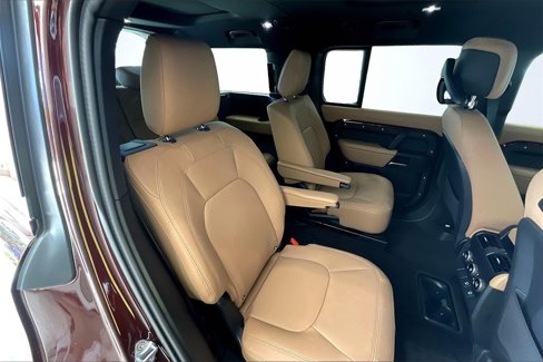 New 2025 Land Rover Defender 130 X-Dynamic SE image 9