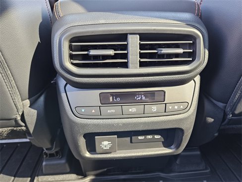 Used 2025 Honda Pilot TrailSport image 11