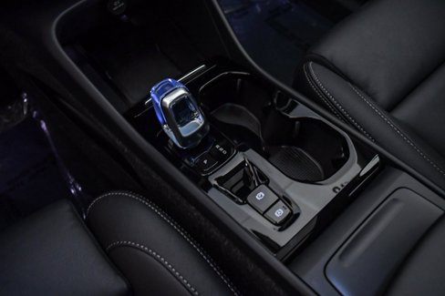 Certified 2025 Volvo XC40 B5 Ultra w/ Climate Package image 23
