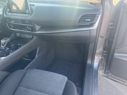 Used 2023 Nissan Rogue SV image 14