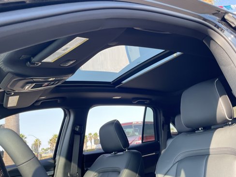 New 2025 Jeep Wagoneer Limited image 17
