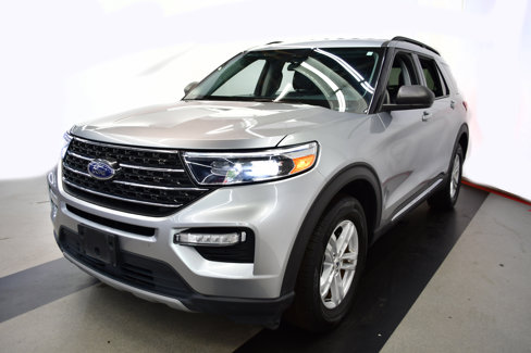 Used 2024 Ford Explorer XLT w/ Equipment Group 202A image 4