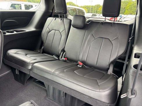 New 2026 Chrysler Pacifica Select image 8