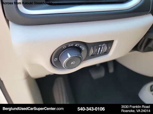 Used 2024 Chrysler Pacifica Touring-L image 28