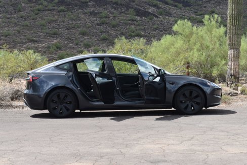 Used 2025 Tesla Model 3 Long Range image 9