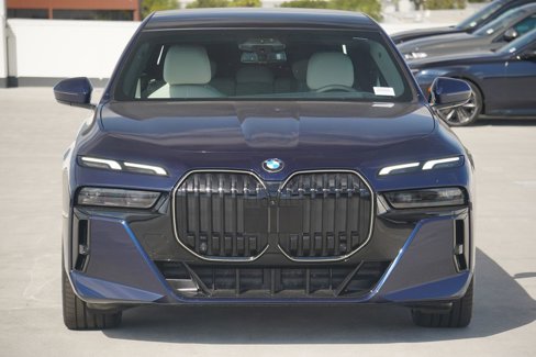 New 2026 BMW 740i image 2