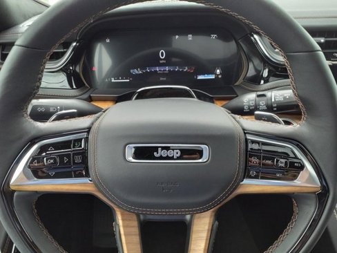 New 2025 Jeep Grand Cherokee Summit image 12