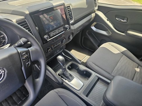 Used 2024 Nissan Frontier SV image 23