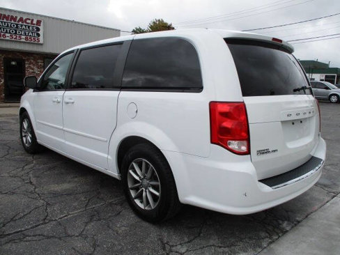 Used 2016 Dodge Grand Caravan SE image 3
