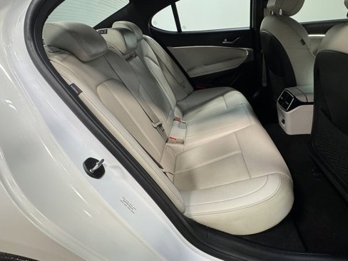 Used 2025 Genesis G70 2.5T image 14