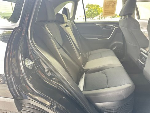 Used 2025 Toyota RAV4 LE image 39