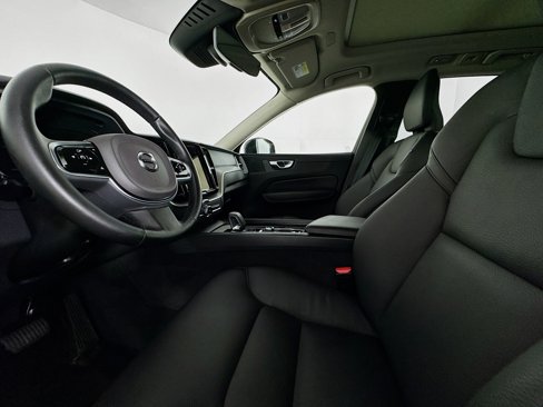 Used 2025 Volvo XC60 B5 Plus image 21