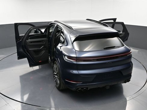 New 2025 Porsche Cayenne Turbo image 38