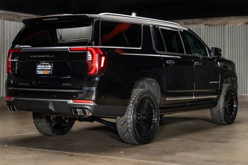 Used 2025 GMC Yukon XL Denali image 10