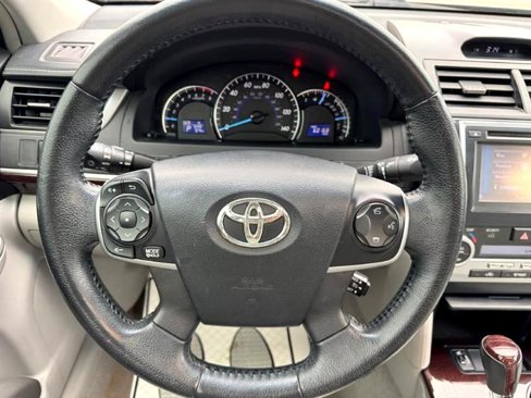 Used 2014 Toyota Camry SE image 24