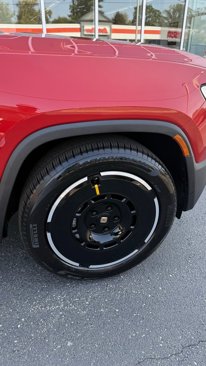 Used 2025 Rivian R1S Adventure image 2