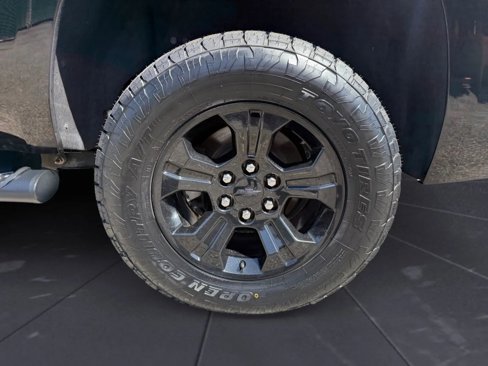 Used 2017 Chevrolet Tahoe LT w/ Z71 Midnight Edition image 36