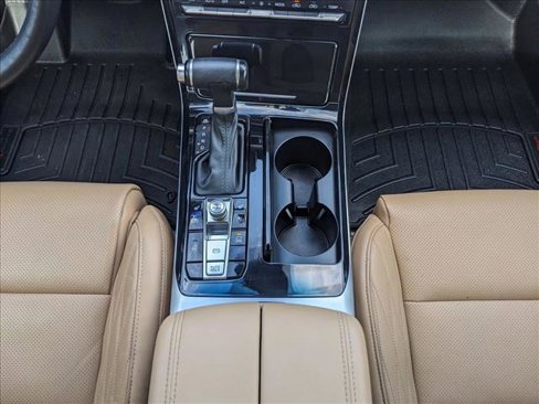 Used 2020 Kia Cadenza Limited image 12