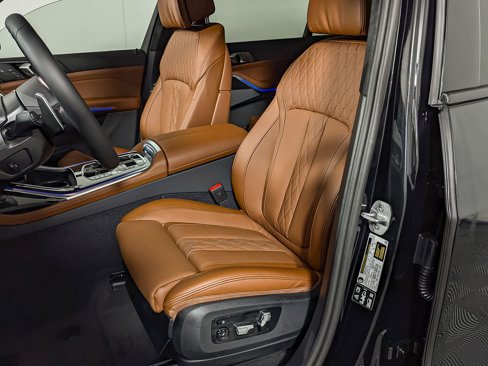 New 2026 BMW X7 M60i image 14