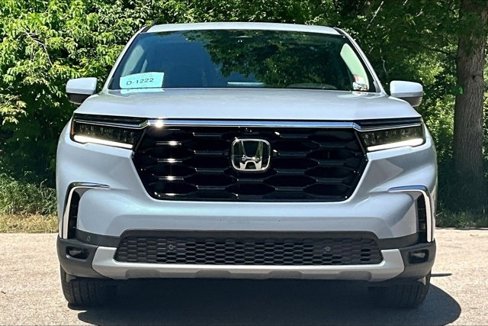 Used 2025 Honda Pilot Elite image 2