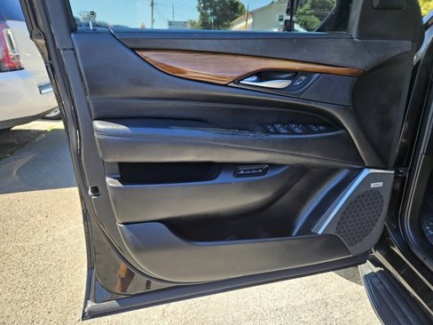 Used 2017 Cadillac Escalade ESV Luxury image 8