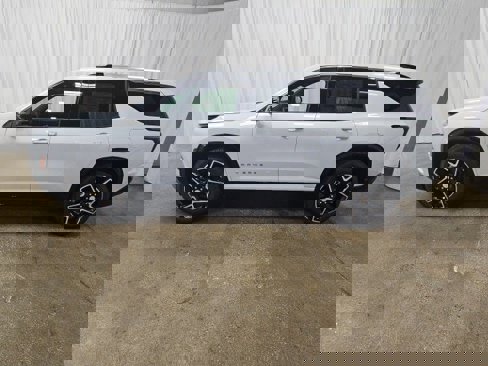 New 2026 Chevrolet Traverse High Country image 3