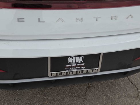 Certified 2025 Hyundai Elantra SE image 12