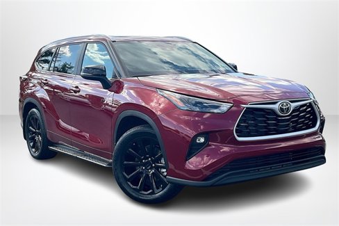 Used 2025 Toyota Highlander XLE image 1