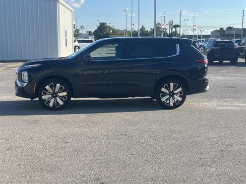 New 2025 Mitsubishi Outlander SE image 2