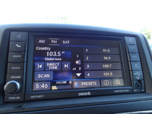Used 2016 Chrysler Town & Country Touring image 25