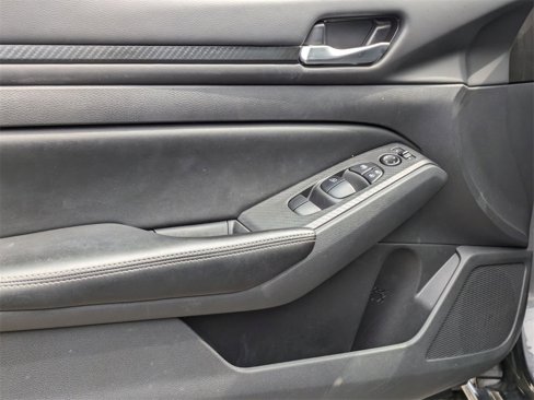 Used 2024 Nissan Altima 2.5 SV image 10