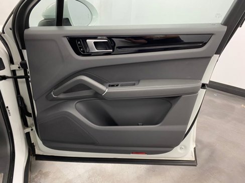 Used 2021 Porsche Cayenne image 46