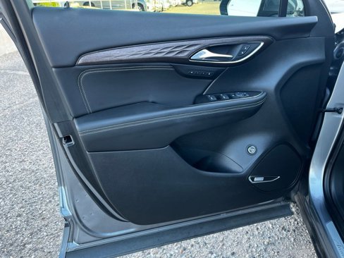 Used 2022 Buick Envision Avenir w/ Technology Package II image 9