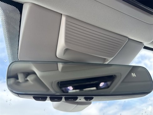 New 2025 Volkswagen Tiguan SE image 32
