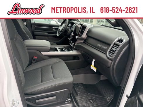 New 2026 RAM 1500 4x4 Crew Cab image 7