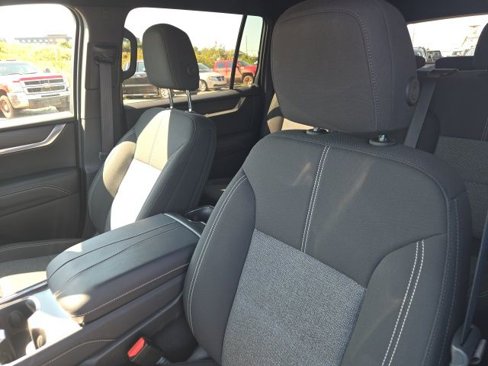 Used 2025 GMC Acadia Elevation image 13
