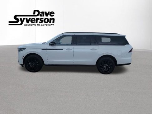 Used 2025 Lincoln Navigator L Reserve w/ Jet Appearance Package image 2