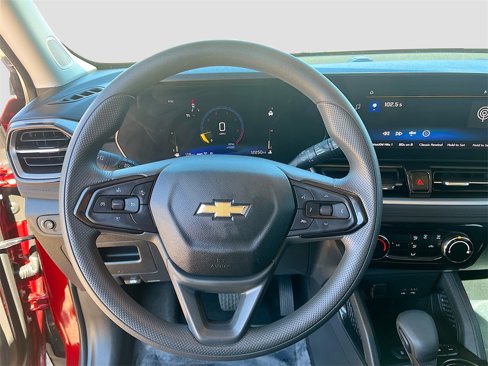 Used 2025 Chevrolet TrailBlazer LT w/ Driver Confidence Package image 11