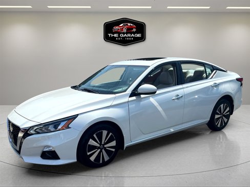 Used 2020 Nissan Altima 2.5 SV image 2