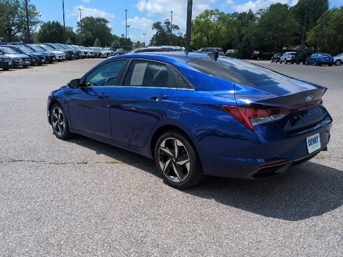 Used 2023 Hyundai Elantra Limited w/ Cargo Package image 3