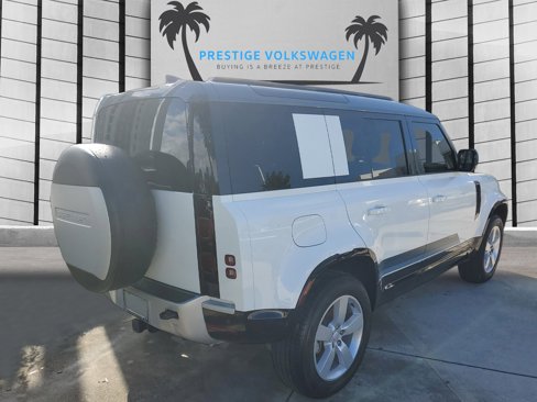 Used 2025 Land Rover Defender 110 S image 4