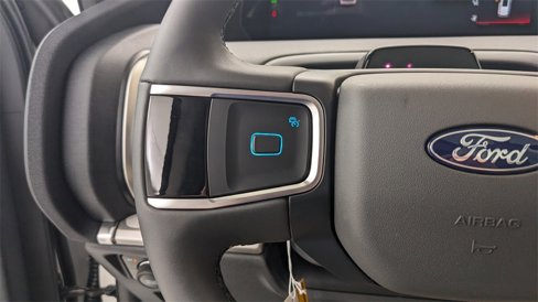 New 2025 Ford Expedition Active image 33