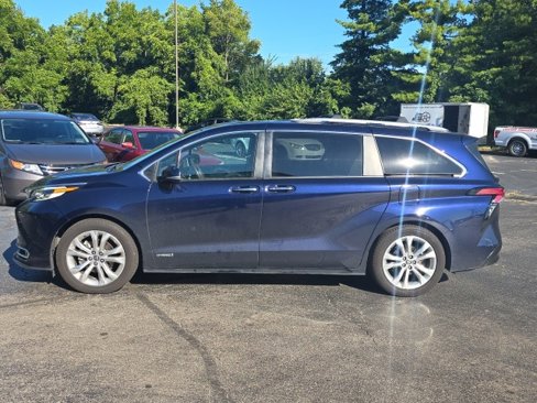 Used 2021 Toyota Sienna Platinum image 5