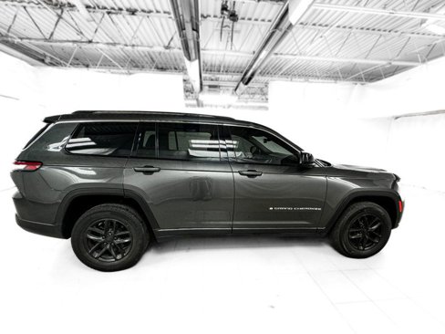 Used 2022 Jeep Grand Cherokee L Laredo w/ Luxury Tech Group I image 7