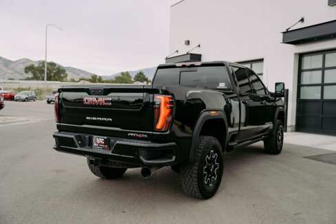 Used 2024 GMC Sierra 2500 AT4X image 8