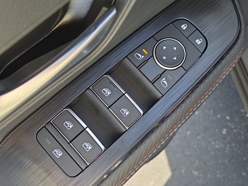 New 2026 Nissan Kicks SR w/ Cold Weather Package image 13