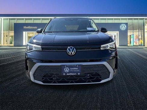 Certified 2025 Volkswagen Taos SE image 9